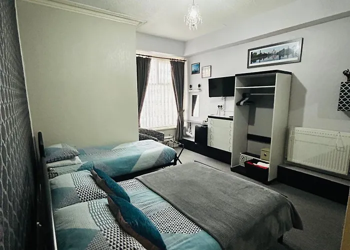 Hornby Villa B&B Couples & Families Only- Quiet Central Location- Near To Winter GardensVilla